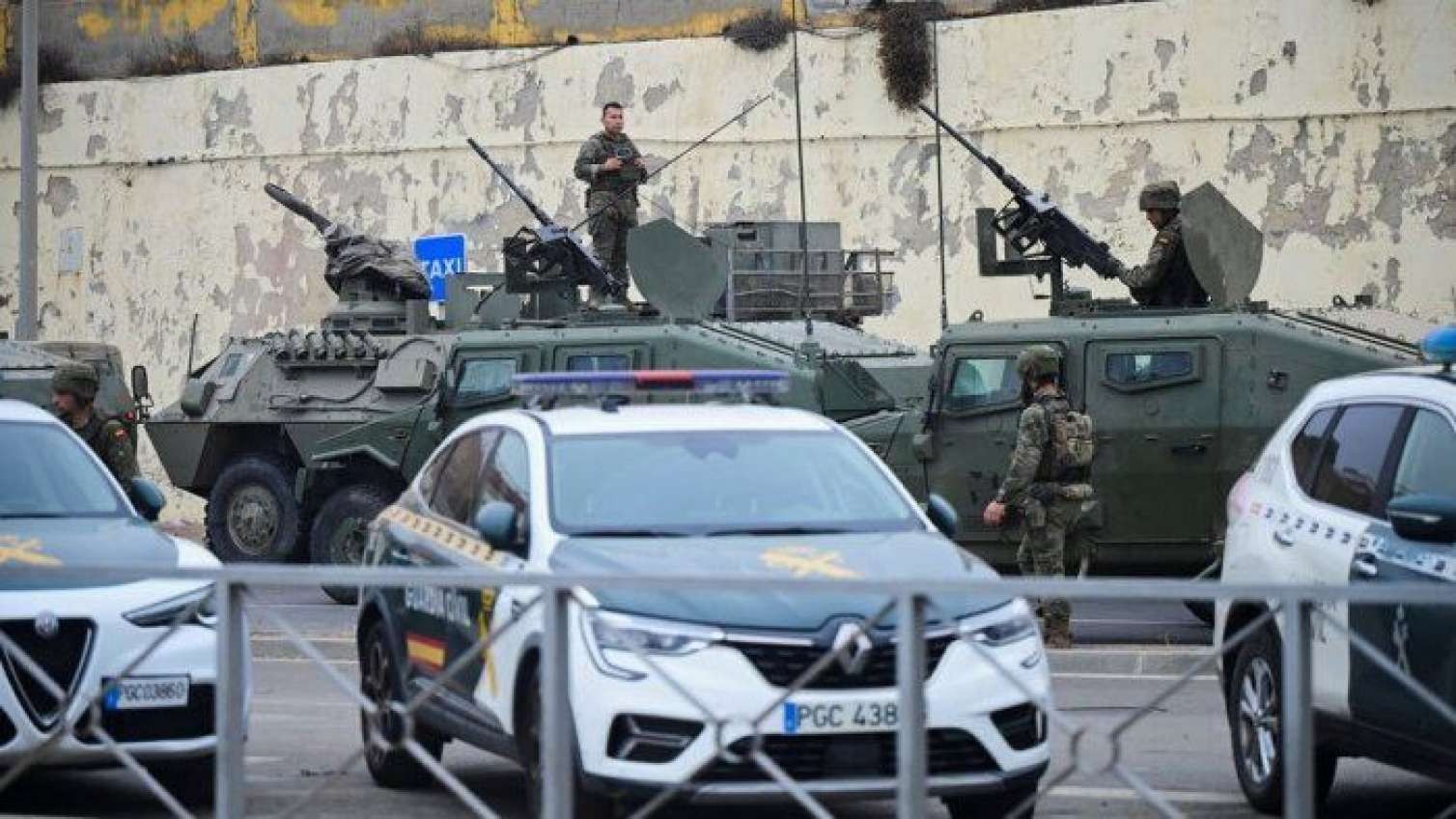 İspaniya ordusu miqrant axınına qarşı HƏRƏKƏTƏ KEÇDİ