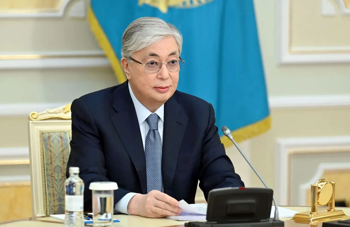 Tokayev kişilərin qucaqlaşmasına QARŞI ÇIXDI: "Bu nədir belə?"