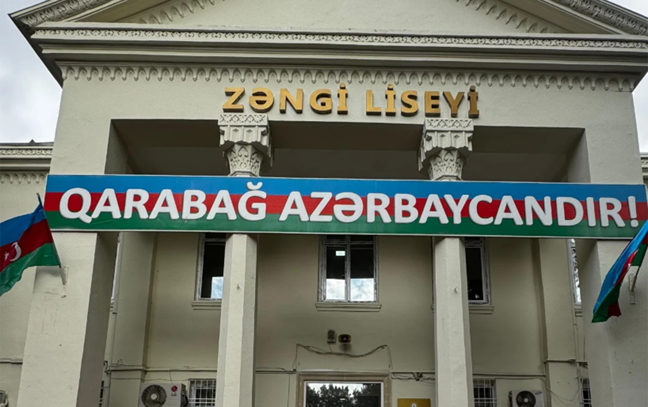 Liseyin yaxınlığında ağac yandı, məktəbin elektrik xətləri zərər gördü