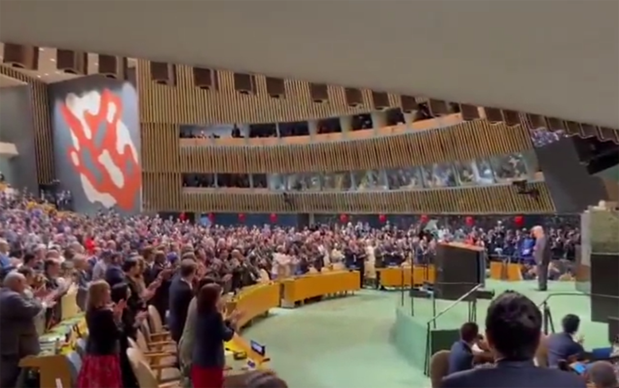 Dünya liderləri son çıxışını ayaq üstə alqışladı -