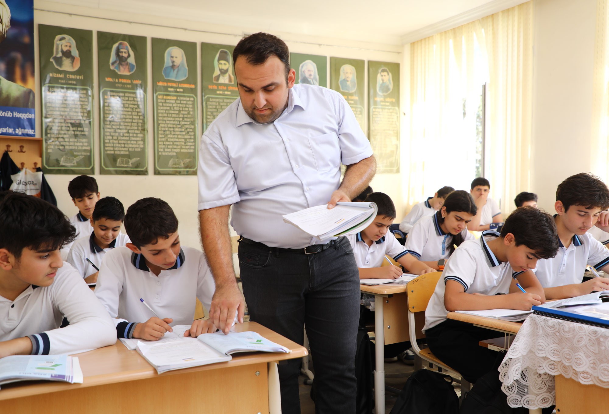 Kimya, biologiya, fizika... - Müəllimlik ixtisaslarına maraq azalır?