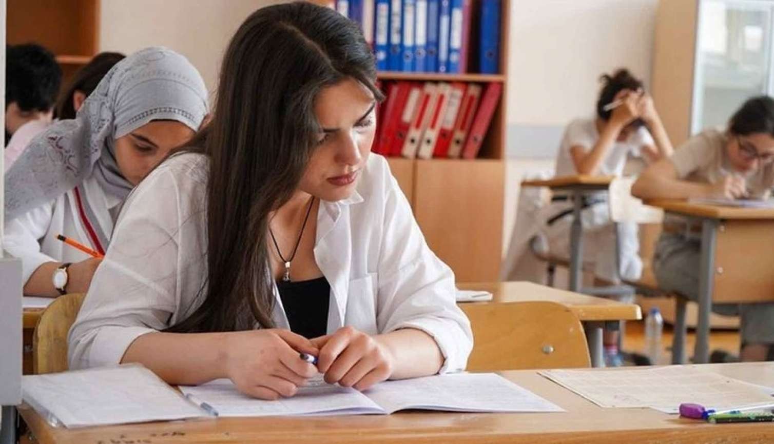 Magistraturada 949 yer niyə boş qaldı? – Ekspert səbəbləri açıqladı