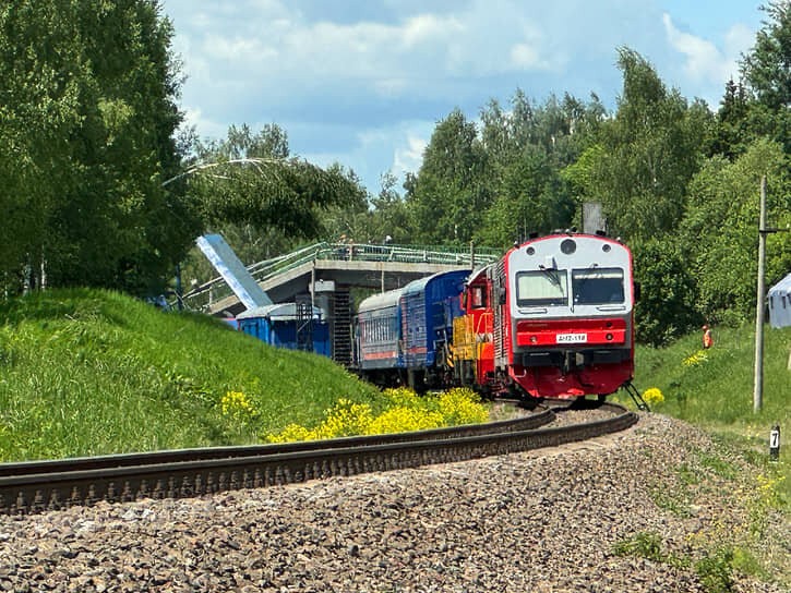 Ukrayna körpünü vurdu, dəmir yolu dağıldı: 10 vaqon relsdən çıxdı