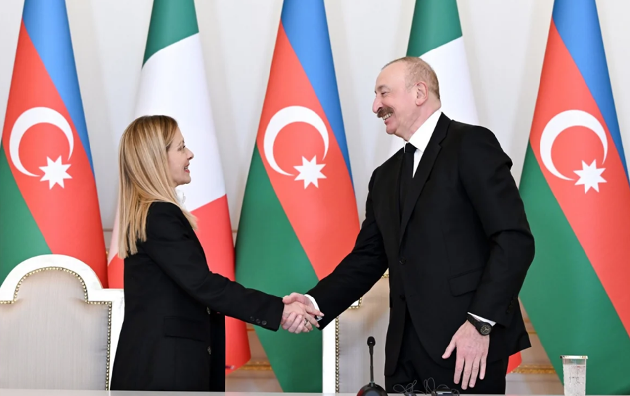 Prezident Melonini təbrik etdi
