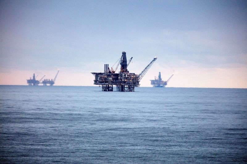 Цена азербайджанской нефти превысила 127 долларов