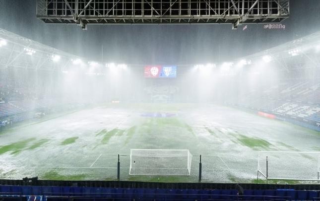 Stadionu su basdı, La Liqa oyunu təxirə salındı -