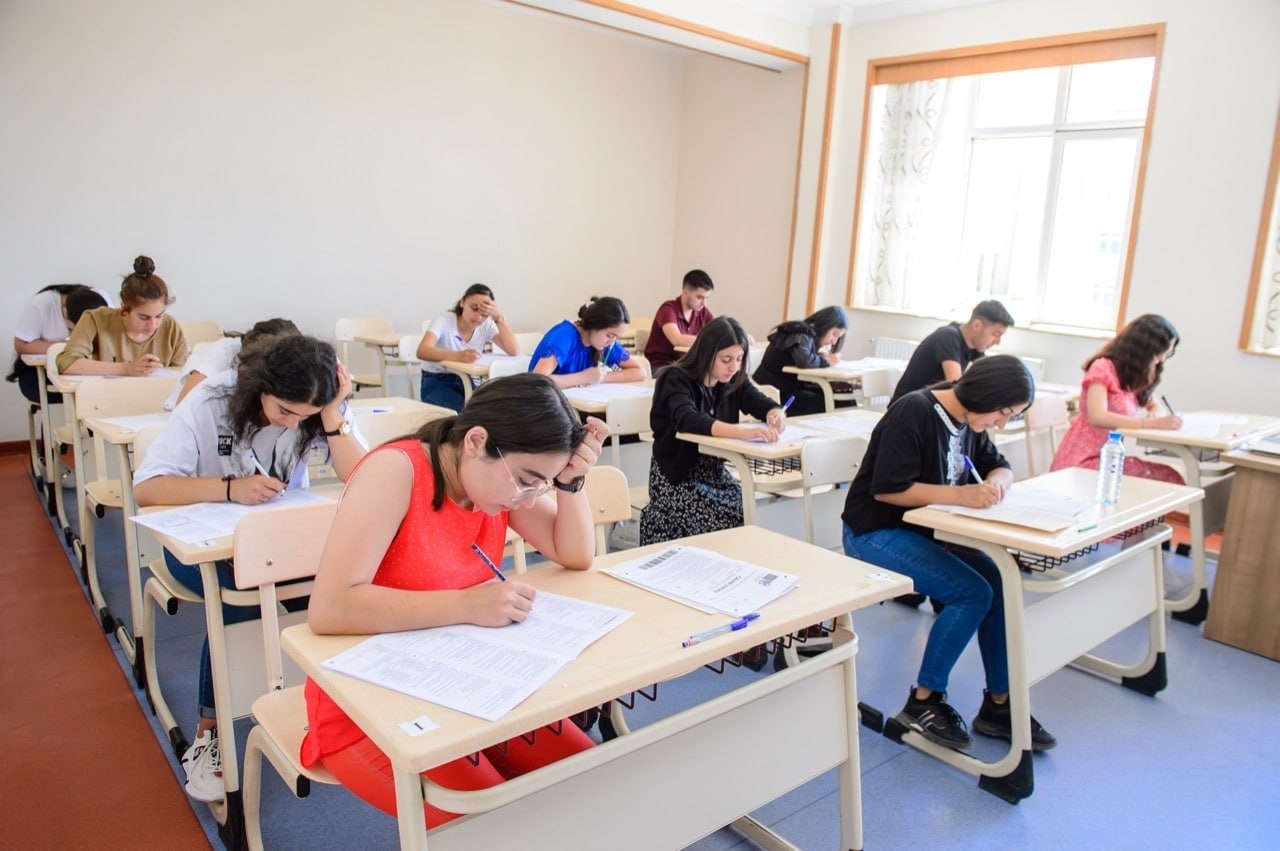 Kolleclərin boş qalan yerlərinə qəbulun