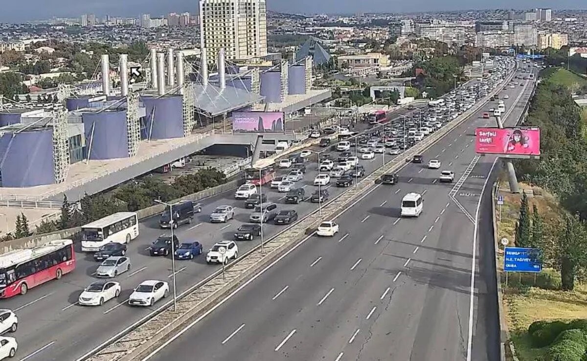Paytaxtın bu küçələrində sıxlıq müşahidə olunur