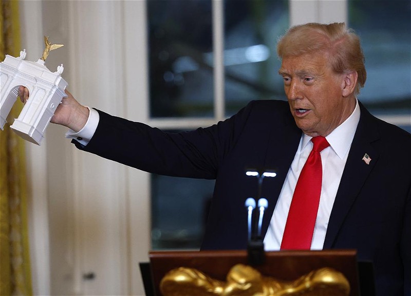 Трамп поручил переоборудовать триумфальную арку в военный комплекс