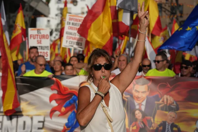 İspaniyada miqrantlara qarşı kütləvi etirazlar – saxlanılanlar var
