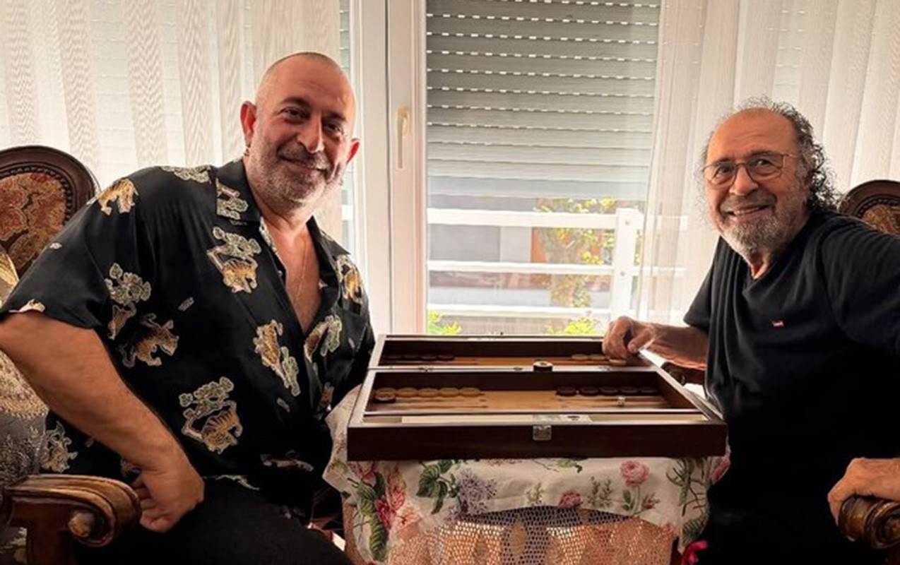 Xəstəxanadan çıxan kimi ilk işi atası ilə nərd oynamaq oldu - Foto