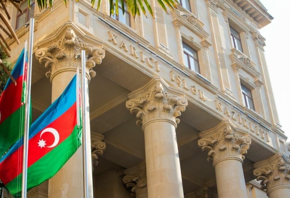 XİN Vyetnamı təbrik etdi