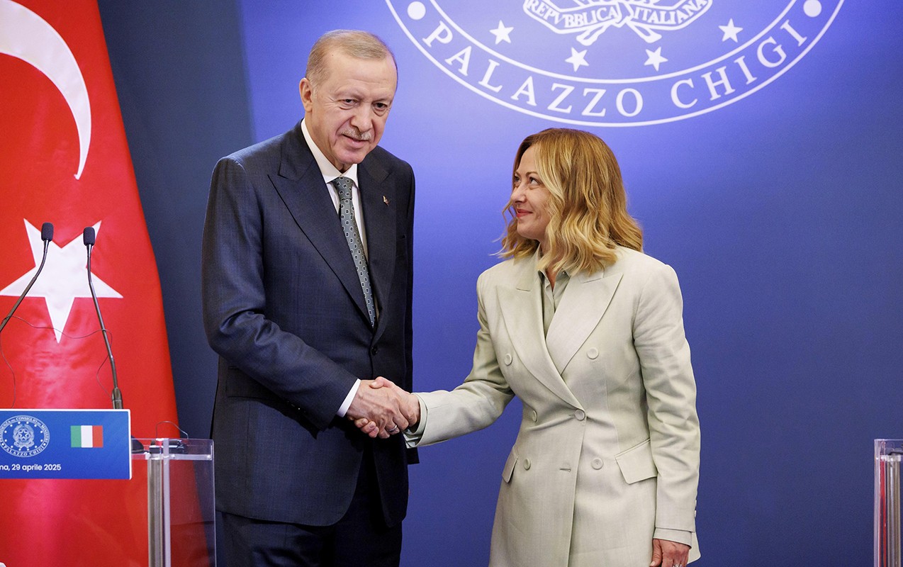 Ərdoğan da Melonini təbrik etdi