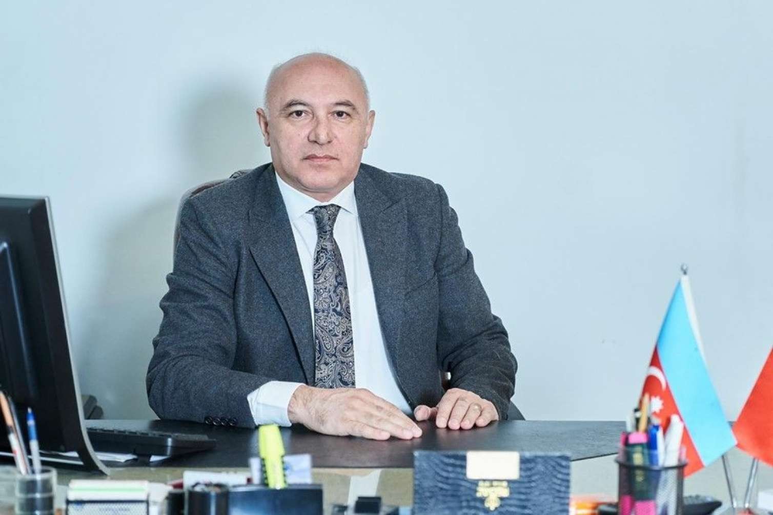 Cənab deputat, vətəndaşlardan kim üzr istəməlidir?