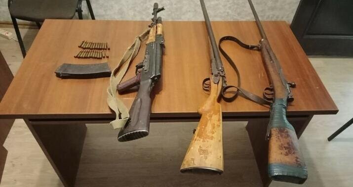Polislər 2 avtomat, 7 tüfəng aşkarladılar