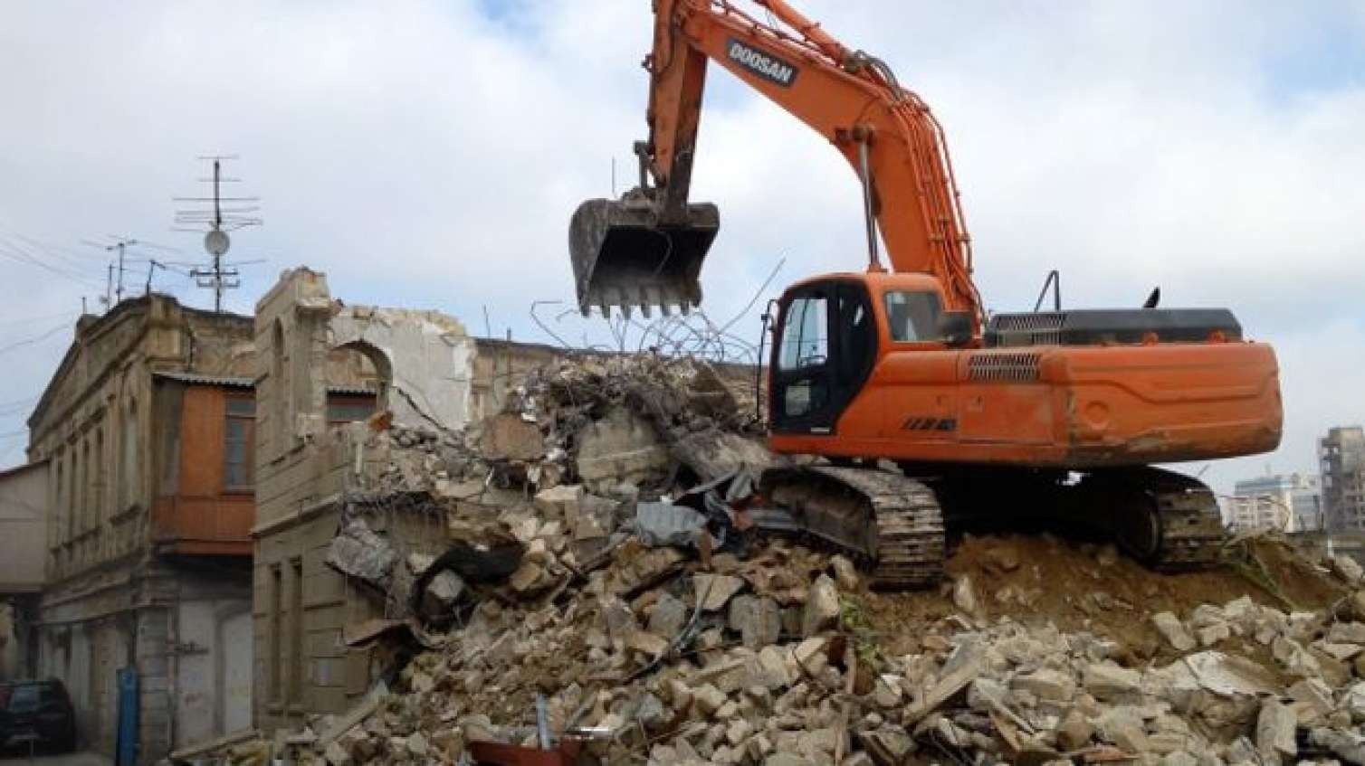 “Sovetski”də söküntü ərazisindən meyit tapıldı