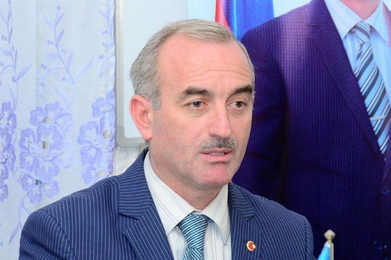 Tanınmış vəkil: “Yarım saatdır "Sahil" stansiyasından "İçərişəhər" stansiyası arasındakı tuneldə qalmışıq”