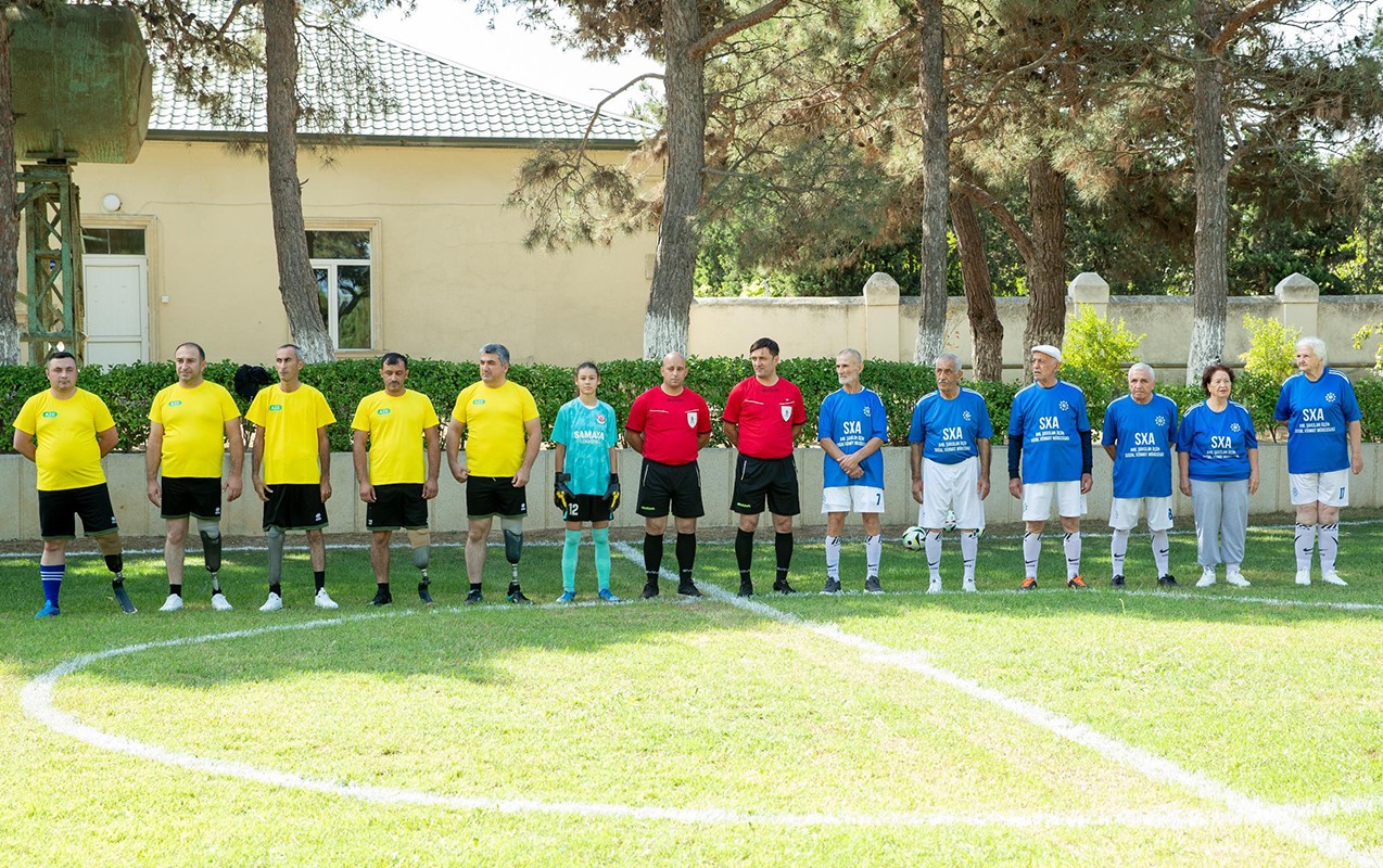 Ahıllarla qazilər arasında futbol yarışı keçirildi - Fotolar
