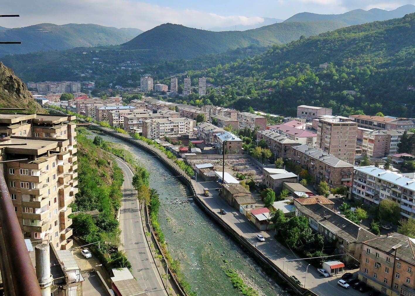 Azərbaycanda işləyəndən sonra Qafana axın edirlər - Zəngəzurda nələr baş verir?