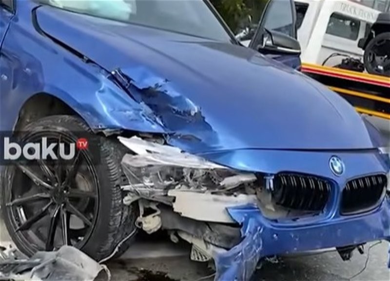 В Баку автомобиль выехал на бордюр - ВИДЕО