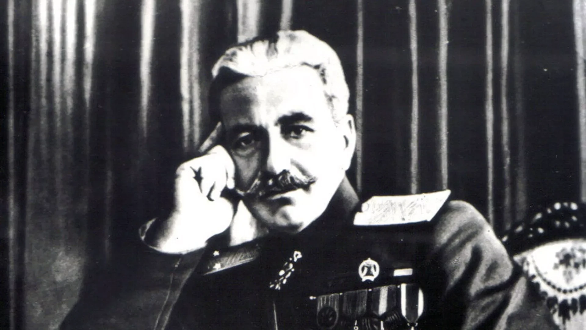 Ermənistanda radikalları qəzəbləndirən olay: Andranikin mozaikası məktəbdən söküldü