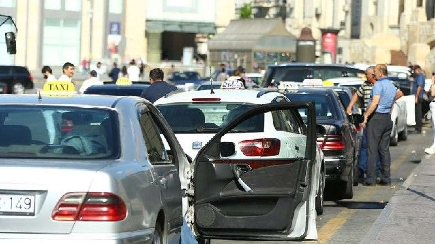 Bakıda “manatlıq”lar qəfildən yığışdırıldı – Əslində nə baş verir?