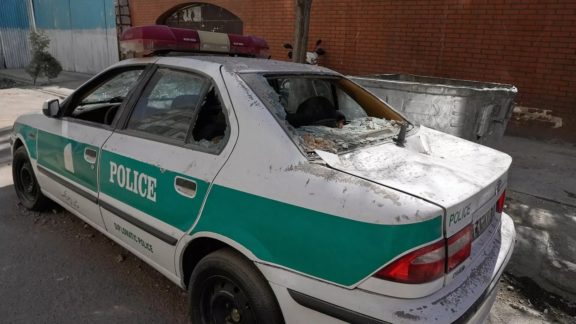 İranda polis əməkdaşlarına hücum - Ölənlər var