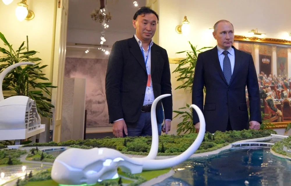 Putindən məşhur heykəltəraşa irad: "Əslində hər şeyi Tanrı yaradıb!"