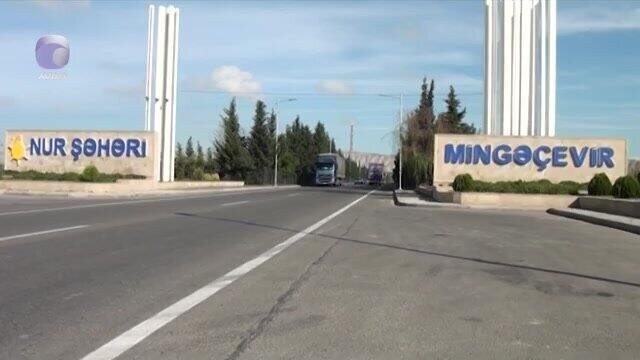 Mingəçevirdə dəhşətli hadisə: Ər arvadını bağçanın qarşısında bıçaqladı - Video