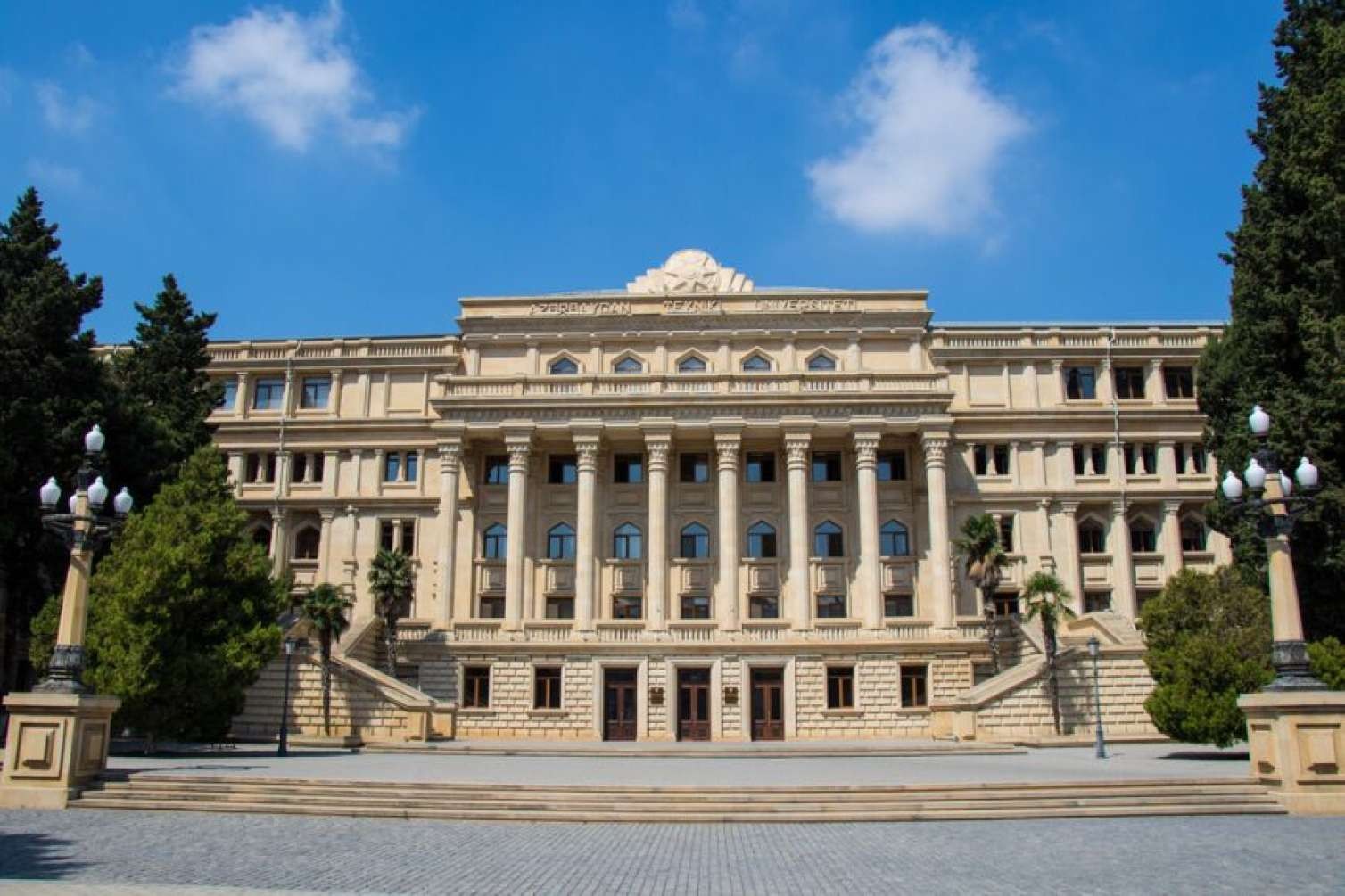 Azərbaycanın bu dövlət universiteti məhkəməyə verildi
