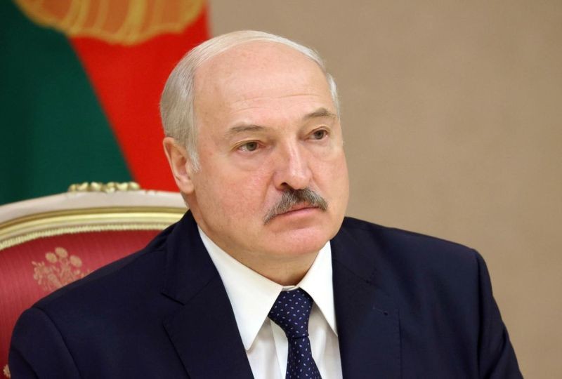 Лукашенко не исключил, что в будущем люди смогут перемещаться по миру без границ