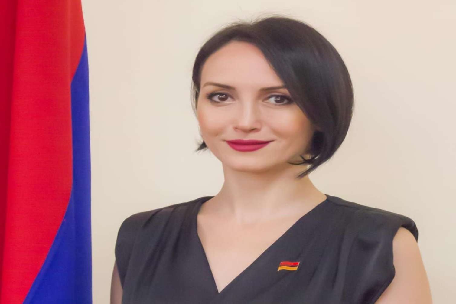 Paşinyanın partiyasından olan deputatı Rusiyaya buraxmadılar
