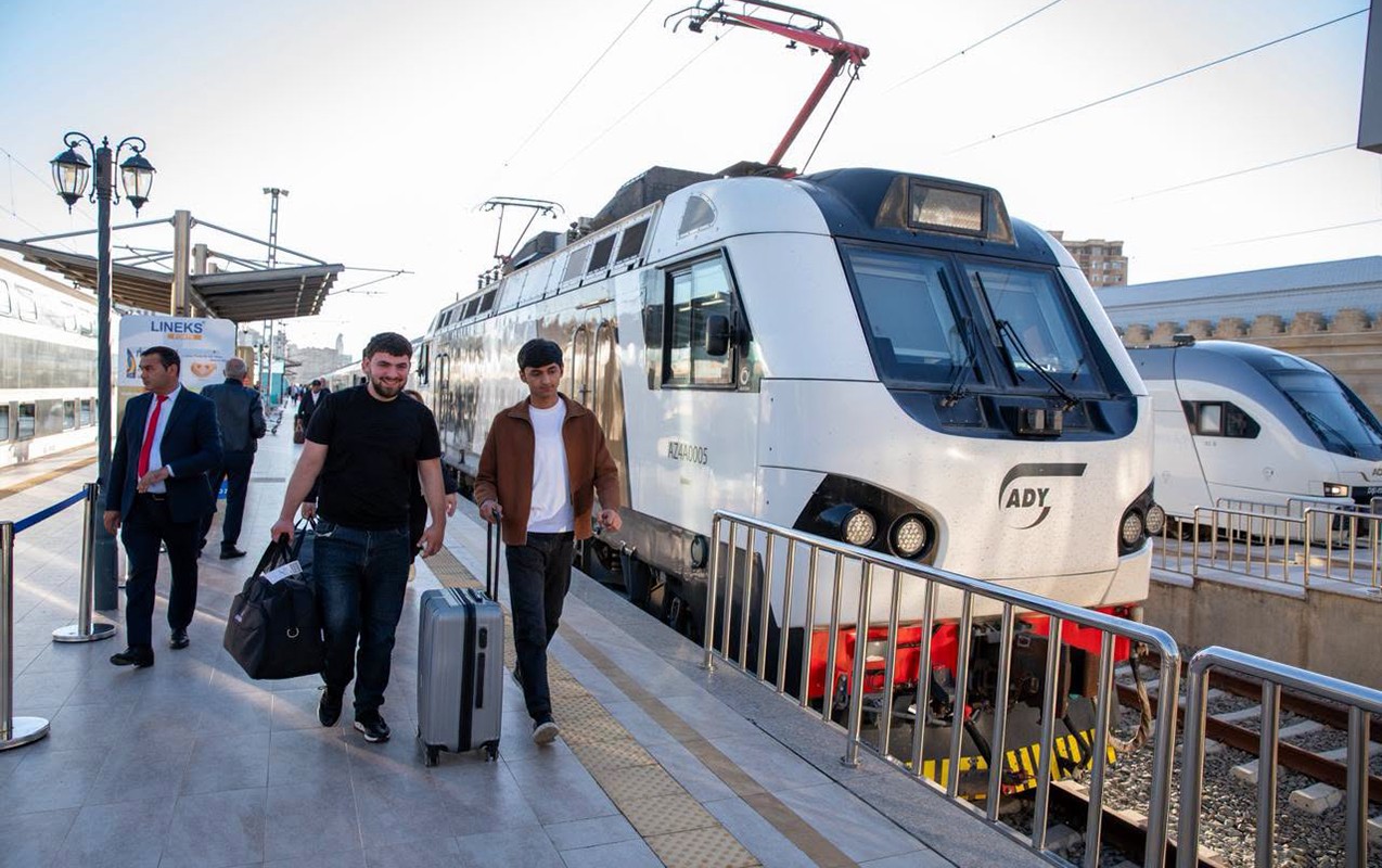 Yeni qatarlarla bu istiqamətlərə sərnişin daşınacaq -