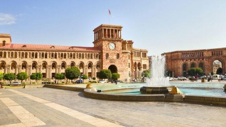 İrəvan merinin maaşı kəskin artdı: Eldar Əzizovdan da çox alacaq