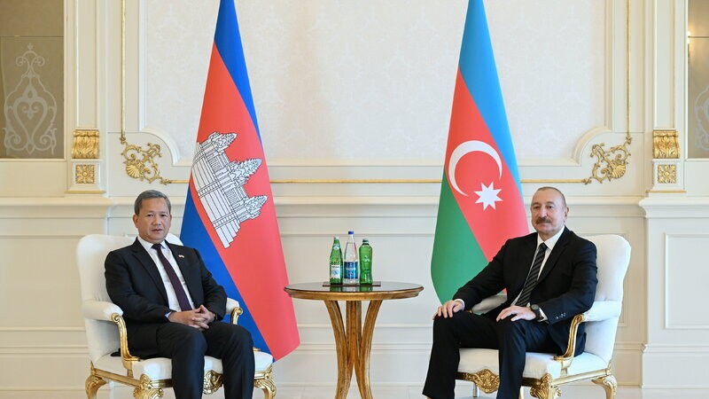 İlham Əliyevin Kambocanın Baş naziri ilə məhdud tərkibdə görüşü oldu