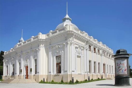 Kukla Teatrının direktoru onu məhkəməyə verdi