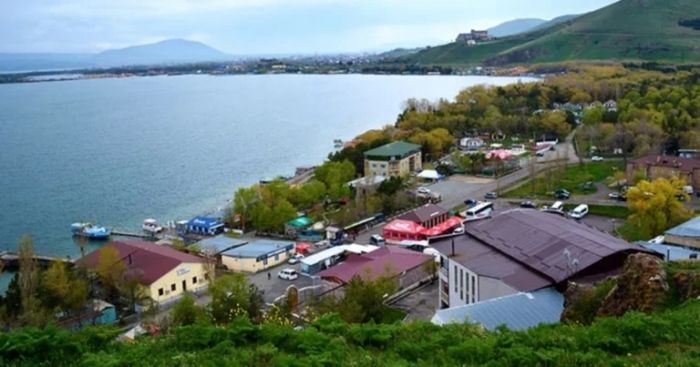 Ermənistan və Qırğızıstan Göyçə gölü ilə bağlı sənəd imzaladı