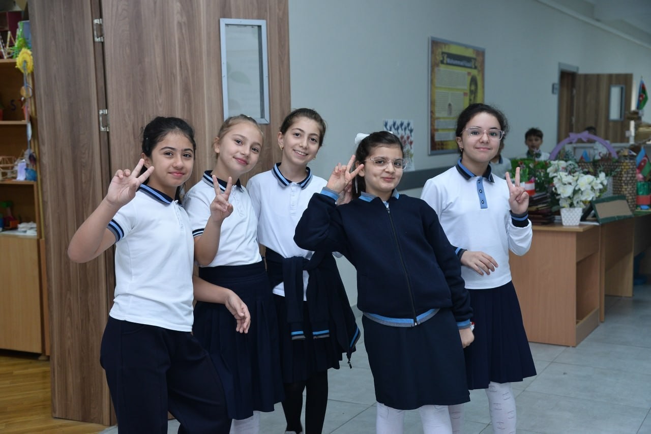 Məktəblərdə vahid geyim qaydaları ilə bağlı