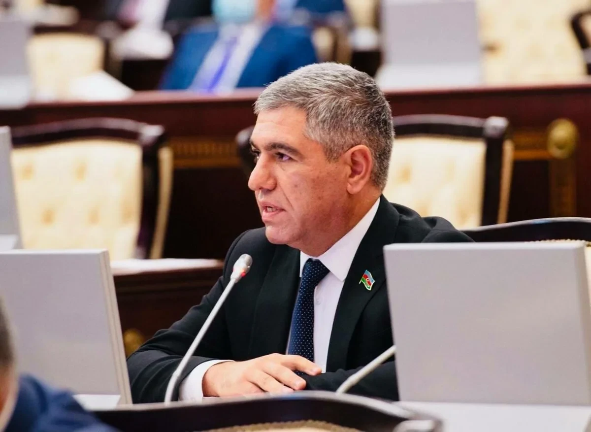 Vüqar Bayramov: Bakıda tezliklə dəyişkən iş qrafikinə keçilə bilər