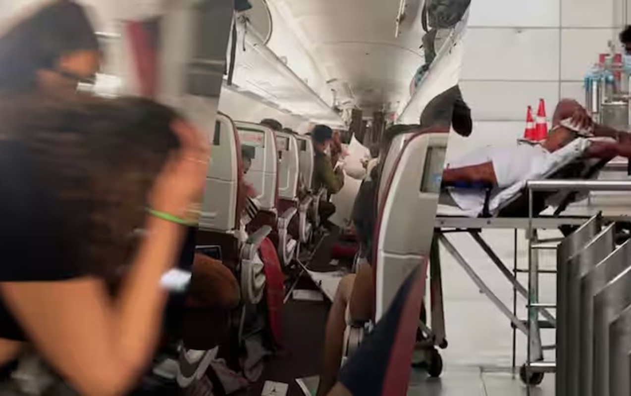 Uçuşda 24 nəfər yaralanmışdı - Pilot marixuana çəkibmiş -