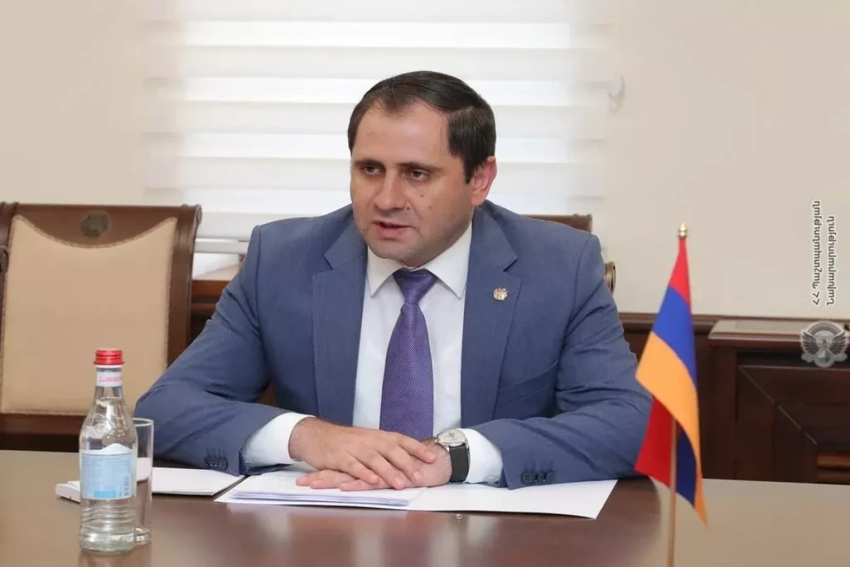 Ermənistanın müdafiə naziri Yunanıstana gedib