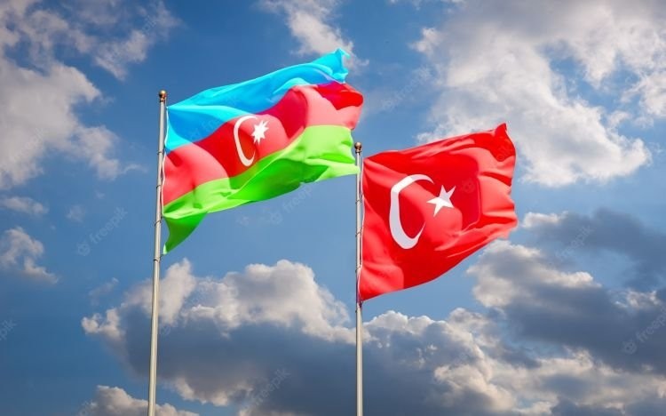 Qardaşlıq Azərbaycana qarayaxma haqqı vermir!