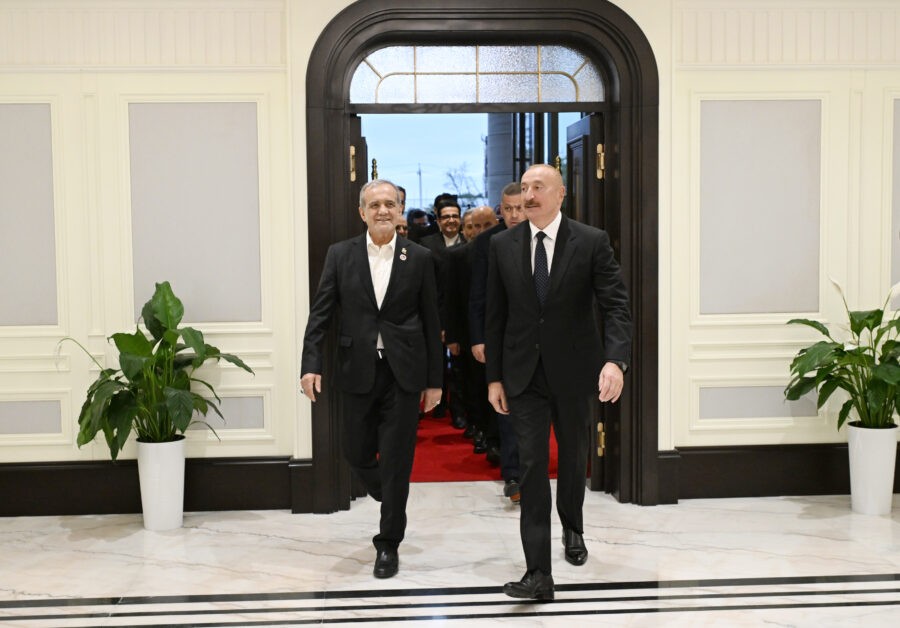 Əliyev-Pezeşkian görüşündəki detal İranı qarışdırdı –