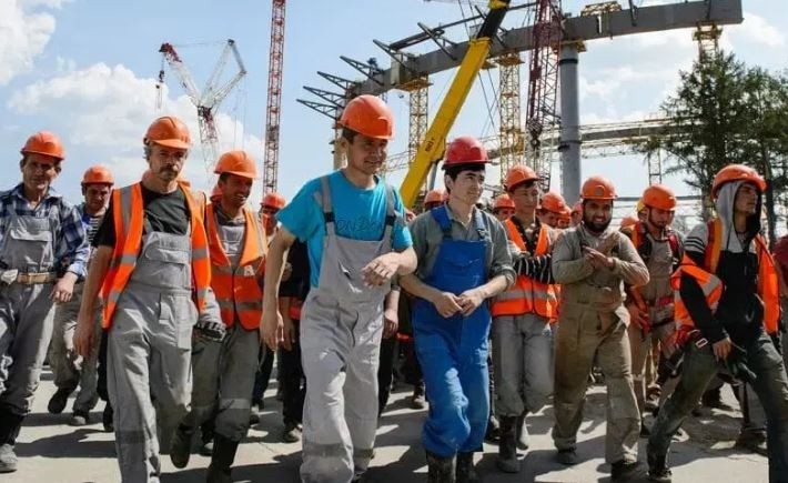 Rusiya xarici işçilərin reyestrini hazırlayır: miqrantlar üçün nə dəyişəcək?