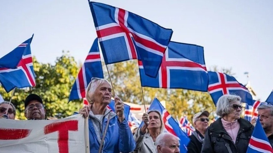 İslandiya Avropa İttifaqı ilə bağlı tarixi qərar verir: Bu gün ölkədə referendum keçirilir