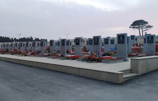 Vətən müharibəsi şəhidləri yad etmək üçün II Şəhidlər Xiyabanı ziyarət edilir
