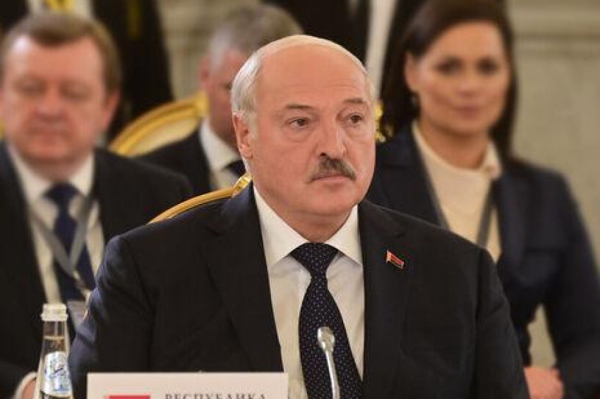 "Lukaşenko Putinlə görüşdən sonra kritik vəziyyətdə xəstəxanaya yerləşdirilib" - Belarus müxalifətçisi<span class="qirmizi"></span>