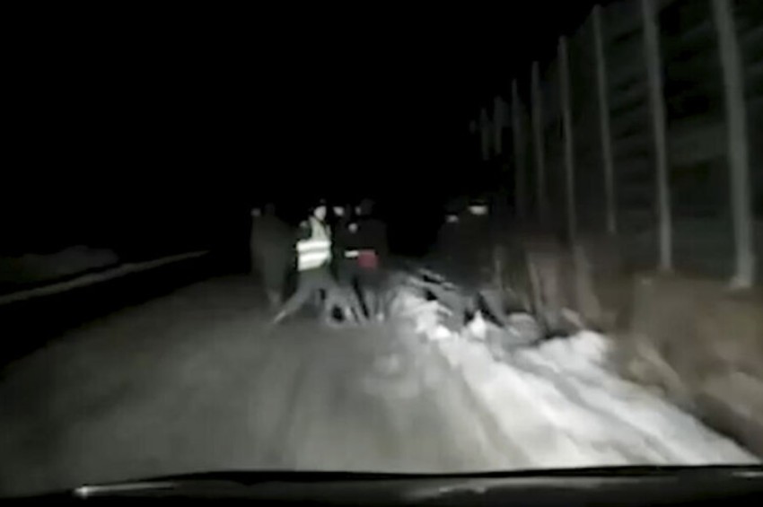 Страшное ДТП в России: водитель на большой скорости врезался в колонну военных - ВИДЕО