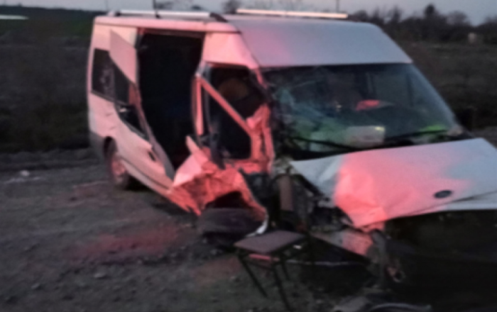 В Азербайджане столкнулись два микроавтобуса, ранены 10 человек