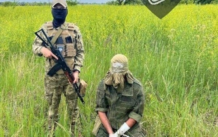 Ruslar ukraynalı əsgəri qeyri-adi yolla əsir aldılar - Foto